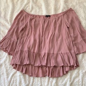 Off the shoulder ruffled top 💗